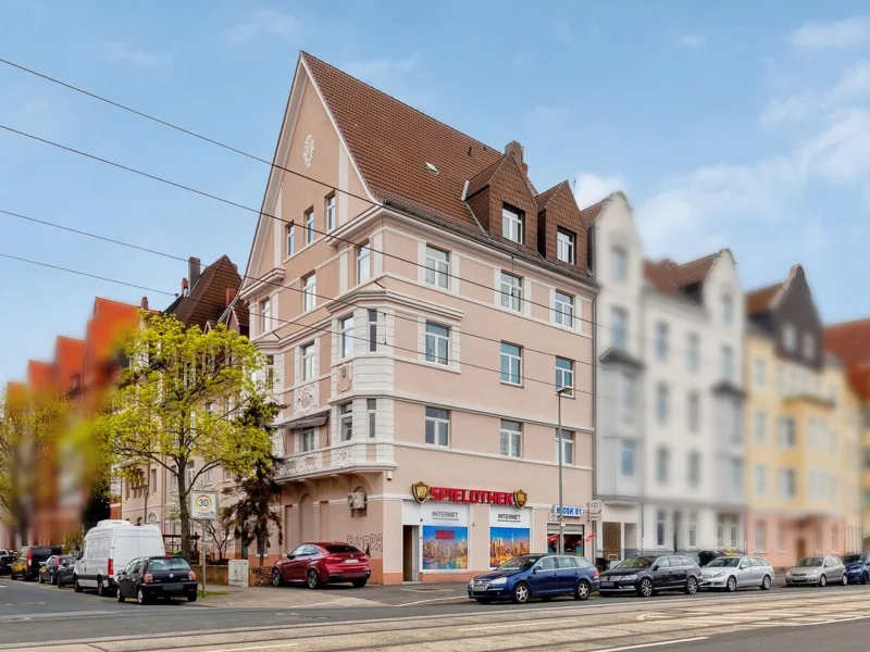 Hausansicht - Wohnung kaufen in Hannover - Großzügige 3-Zimmer Wohnung in repräsentativem Altbau in bester Lage von Hannover-Hainholz