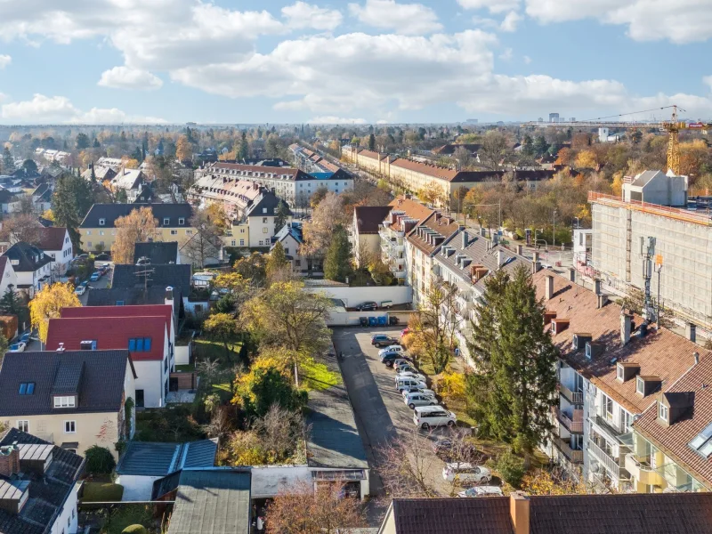 Vogelperspektive Straße.jpg - Haus kaufen in München - Gepflegtes Mehrfamilienhaus in München Neuharlaching / Obergiesing mit 13 Einheiten ohne Leerstand