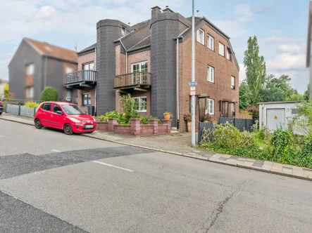 Hausansicht - Haus kaufen in Mülheim an der Ruhr - Gemütliches Reihenhaus mit Garten in Mülheim Dümpten