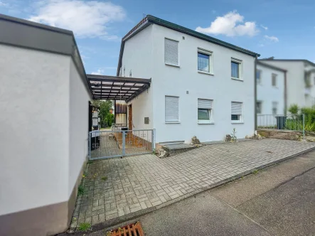 Titelbild - Haus kaufen in Sindelfingen - Charmantes 2-Familienhaus in Sindelfingen: Ihr Traum vom Eigenheim wird wahr!