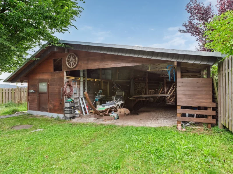 Carport mit Werkstatt