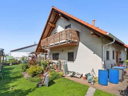 Rückansicht - Haus kaufen in Lengede - Lengede: Freistehendes Einfamilienhaus mit großem Garten