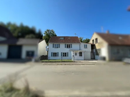 Ansicht frontal - Haus kaufen in Herbertingen - Schnuckliges Häuschen in Hundersingen