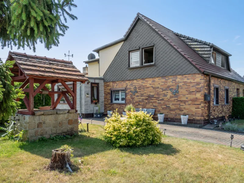 Hausansicht - Vorgarten - Haus kaufen in Nauen - Schöne Doppelhaushälfte mit neuwertiger Einbauküche, Garage und Nebengelass in Nauen 