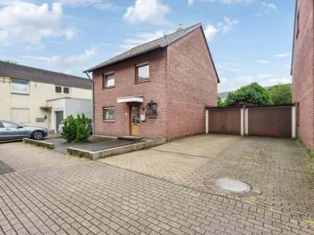 Titelbild - Haus kaufen in Duisburg - ERBPACHT: Gepflegtes Einfamilienhaus im beliebten Duisburger Süden 