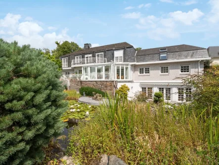 Gartenansicht  - Haus kaufen in Lahnstein - Traumhafte Villa im Grünen von Lahnstein 