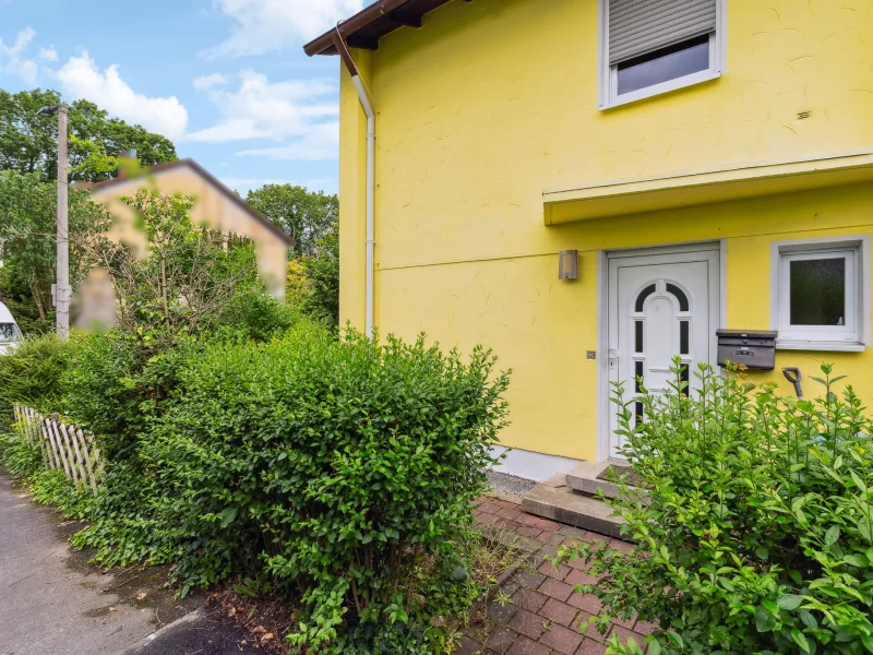 Hausansicht - Haus kaufen in Fürth - Vermietetes Reiheneckhaus in Fürth