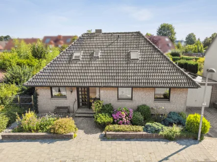 Frontansicht - Haus kaufen in Rheine - Schöner Bungalow mit ausgebautem Dachgeschoss in guter Lage von Rheine, links der Ems