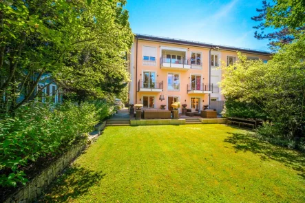 Titelbild - Wohnung kaufen in München - Einmaliges und luxuriöses Haus im Haus direkt am Biedersteiner Kanal in München-Nymphenburg