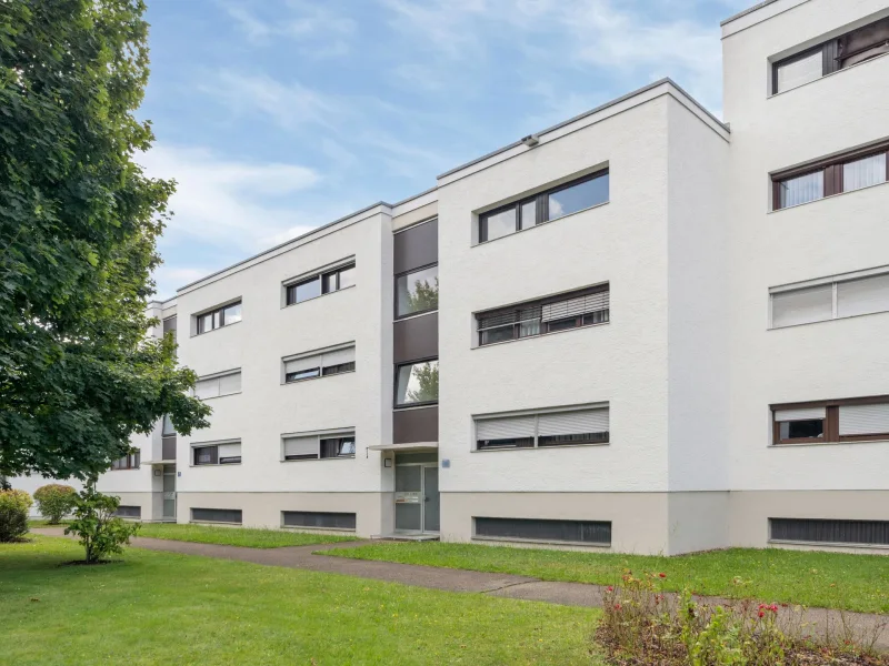 Titelbild - Wohnung kaufen in Ingolstadt - Geräumige 2-Zimmer-Eigentumswohnung in der Nähe des Klinikums Ingolstadt mit hauseigenem Schwimmbad 