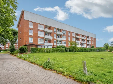 Hausansicht - Balkon - Wohnung kaufen in Stade-Bützfleth - Kapitalanlage in Stade-Bützfleth: Vermietete 3-Zimmer-Wohnung