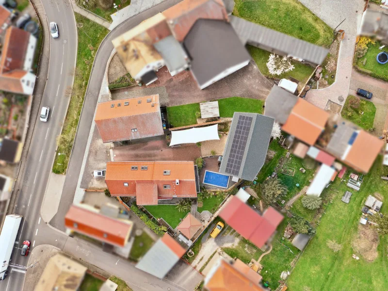 Luftansicht - Haus kaufen in Groitzsch - Renditeobjekt, Selbstnutzung oder Beides? Hier ist alles möglich! - wenige Minuten vom Zwenkauer See