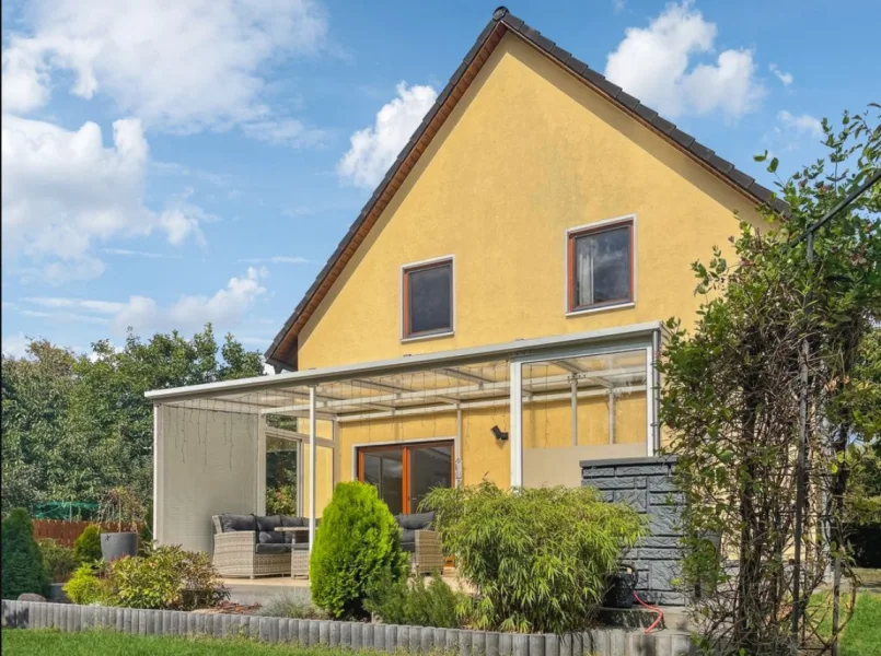 Hausrückansicht - Haus kaufen in Berlin - Ein Immobilientraum: Einfamilienhaus mit guter Energieeffizienz in Alt Hohenschönhausen