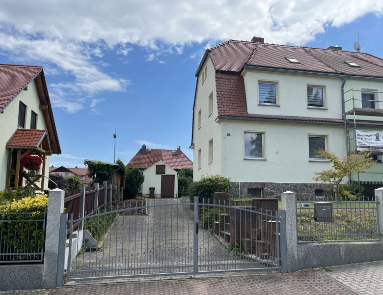 Titelbild - Haus kaufen in Meißen - Großzügige DHH in Meißener Höhenlage