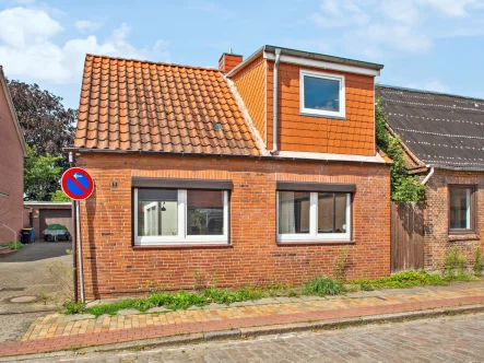 Titelbild - Haus kaufen in Barmstedt - Sanierungsbedürftiges Juwel in Barmstedt - Gestalten Sie Ihr Traumhaus