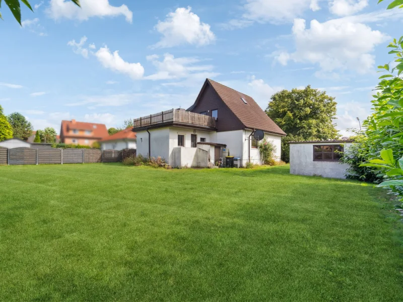 Rückansicht und Garten - Haus kaufen in Bremerhaven - Charmantes Einfamilienhaus in ruhiger Lage in Bremerhaven-Lehe