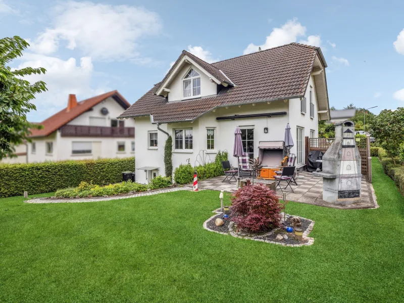 Rückansicht und Garten - Haus kaufen in Fronhausen - Charmantes Einfamilienhaus in Fronhausen