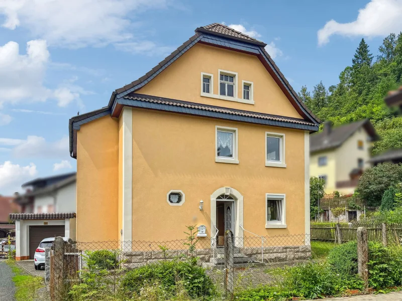 Außenansicht - Haus kaufen in Wallenfels - Ambitionierter Handwerker gesucht! Freistehendes Haus in Ortskern von Wallenfels mit Garten