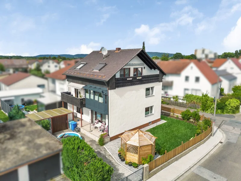 Außenansicht - 1 - Haus kaufen in Neumarkt in der Oberpfalz - Dreifamilienhaus in zentraler Lage von Neumarkt i.d.OPf., ideal für Eigennutzer und Investoren