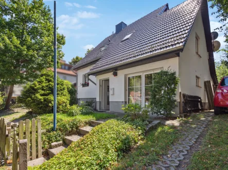 Ansicht 1 - Haus kaufen in Glienicke - Großzügiges Einfamilienhaus mit 9 Zimmern und idyllischem Garten in Glienicke/Nordbahn