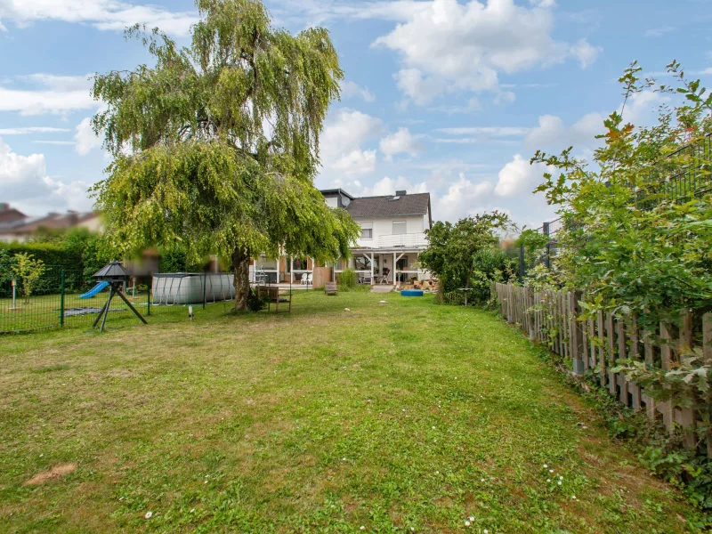 Gartenansicht - Haus kaufen in Karben - Exklusives Reihenendhaus mit Anbau in Feldrandlage in Karben