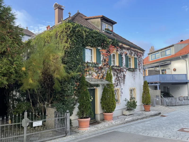 Ansicht - Haus kaufen in Aidenbach - Mitten in Markt Aidenbach 2 Häuser mit drei Wohnungen