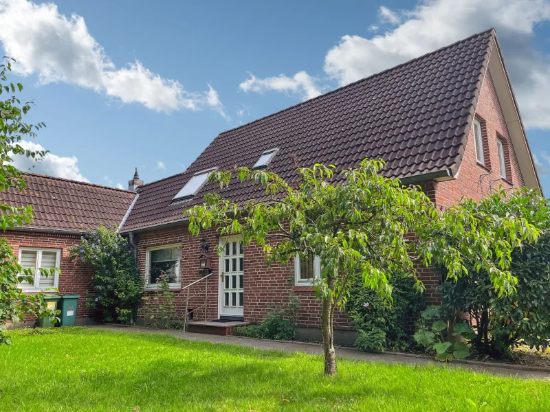 Titelbild - Haus kaufen in Wesselburen - Grüne Oase: 6-Zimmer-Einfamilienhaus auf eingewachsenem Grundstück in Wesselburen