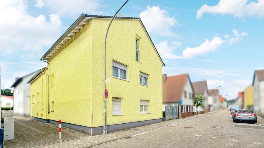 Titelbild - Haus kaufen in Lampertheim - Großfamilie aufgepasst! Mehrgenerationenhaus mit 4 abgeschlossenen Wohneinheiten in Lampertheim