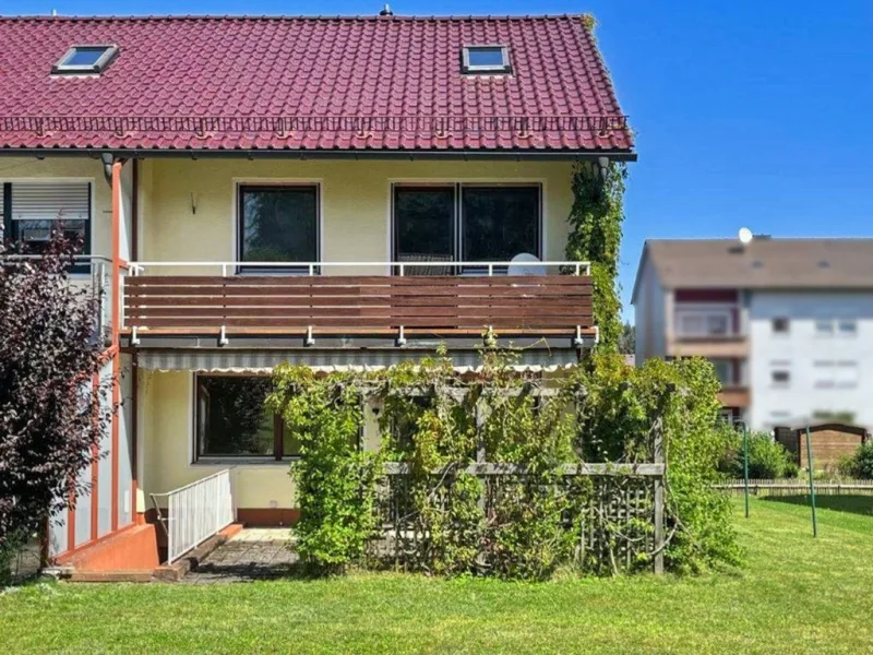 Titelbild - Haus kaufen in Marktleuthen - Marktleuthen -  Idyllisches Reiheneckhaus mit Potenial