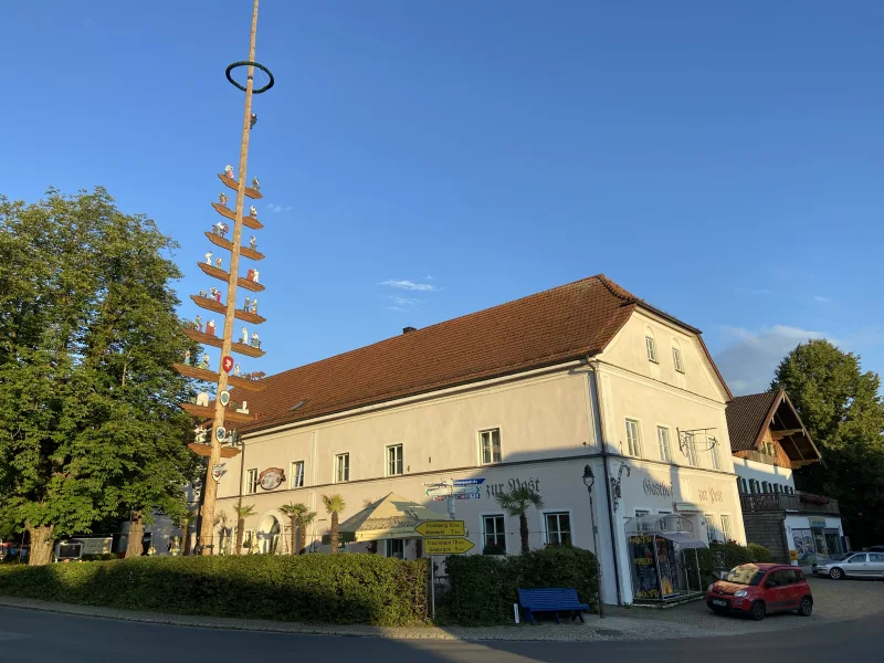 Maibaum und Wirtshaus