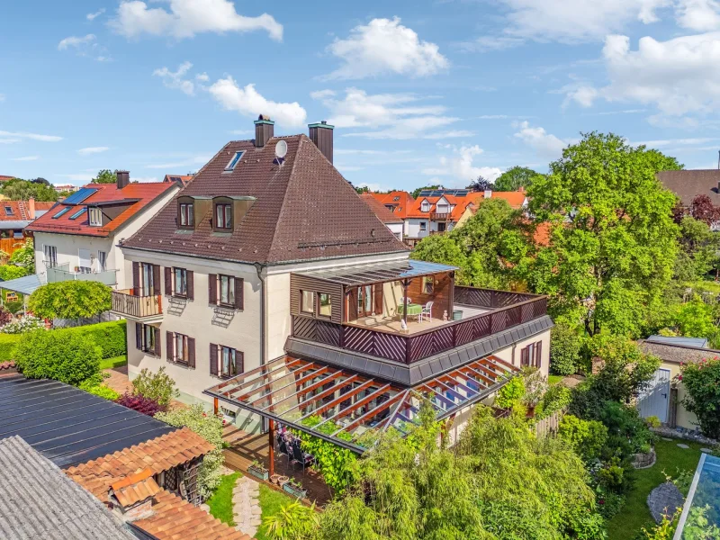 Titelbild - Haus kaufen in Dachau - Mehrgenerationen wohnen! Gepflegtes Zweifamilienhaus in guter und ruhiger Lage von Dachau