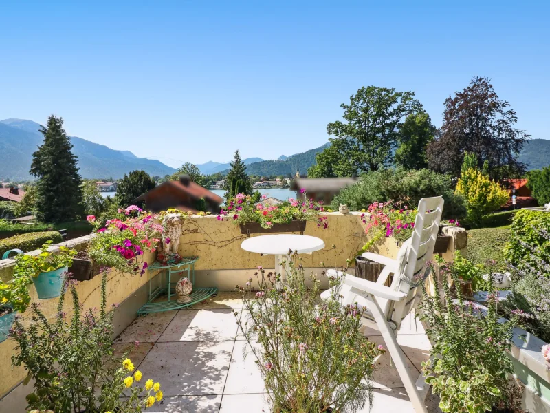 Terrasse mit Seeblick - Wohnung kaufen in Tegernsee - Attraktive 2,5-Zimmer-Wohnung mit Seeblick: Vermietete Kapitalanlage inkl. Tiefgaragenstellplatz