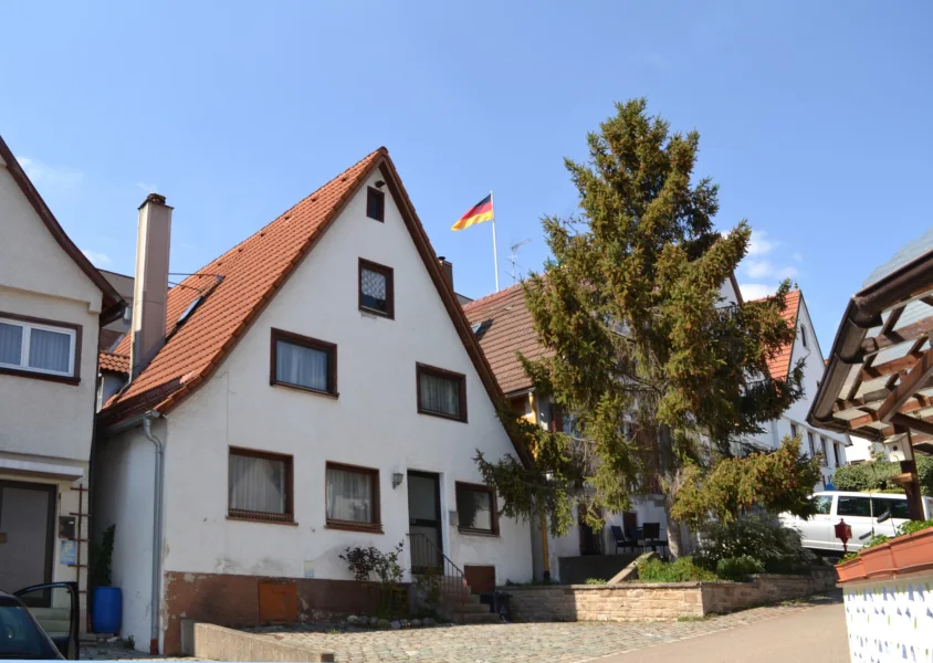 Gebäudeansicht - Haus kaufen in Giengen an der Brenz - Renovierungsbedürftiges Einfamilienhaus in der Stadtmitte von Giengen an der Brenz