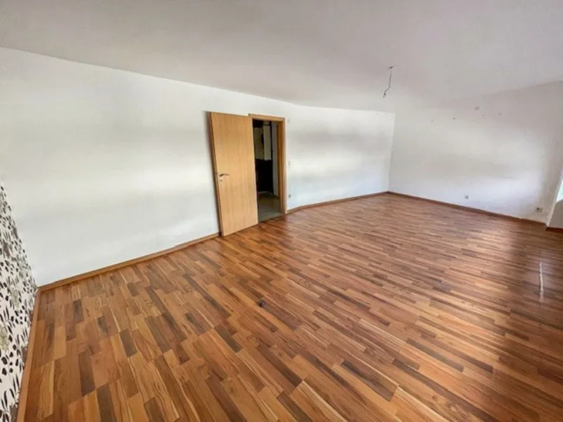 Titelbild - Wohnung kaufen in Eisenberg (Pfalz) - Hochwertige Eigentumswohnung im Herzen von Eisenberg 