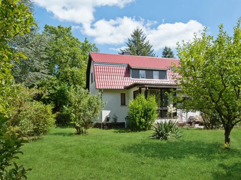 Titelfoto - Haus kaufen in Oberkrämer - Bezugsfrei - Charmantes EFH mit Keller, Doppelcarport und großem Grundstück in Oberkrämer