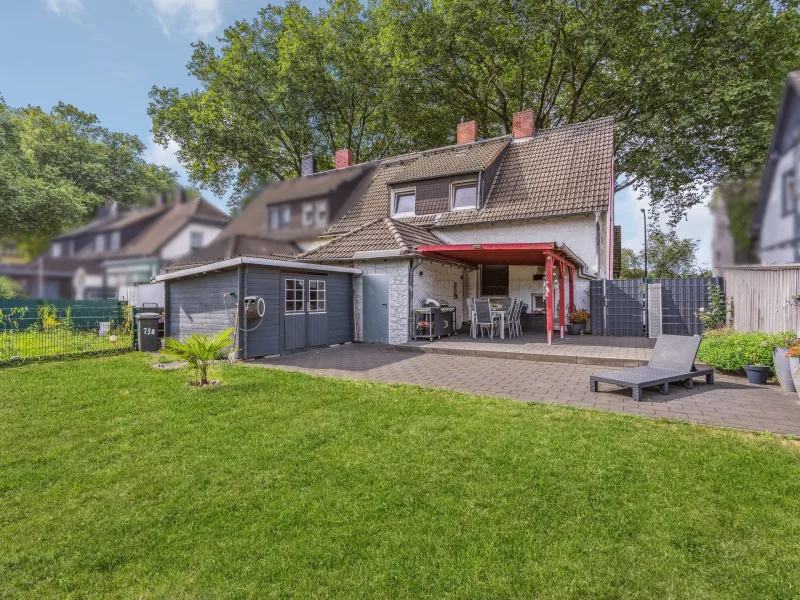 Rückansicht und Garten - Haus kaufen in Gelsenkirchen - Kernsanierte Doppelhaushälfte in ruhiger Lage in Gelsenkichen-Horst