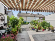 Terrasse mit Blick gen Garten