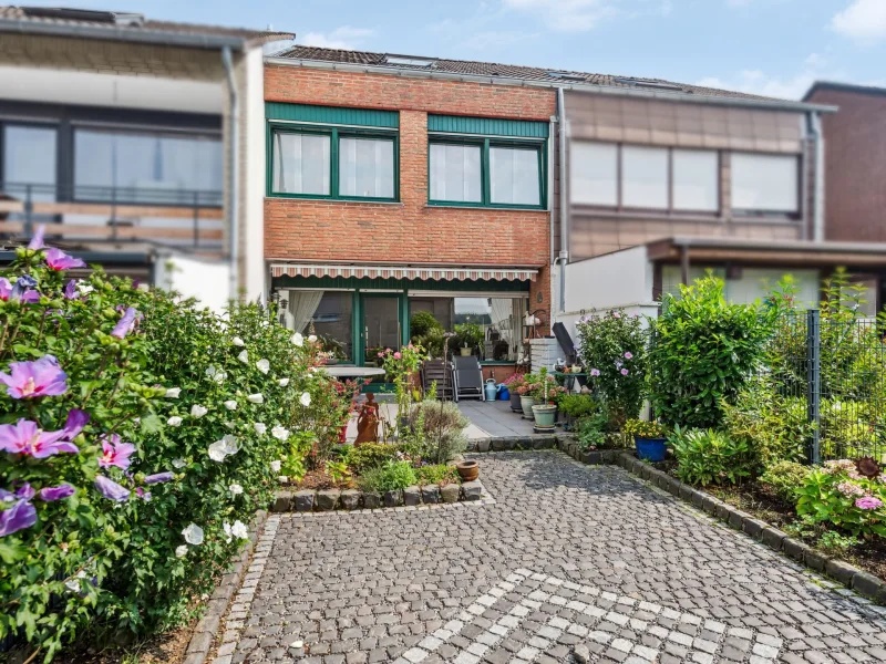 Titelbild - Haus kaufen in Eschweiler - Eschweiler: Gepflegtes Einfamilienhaus mit viel Platz für die ganze Familie