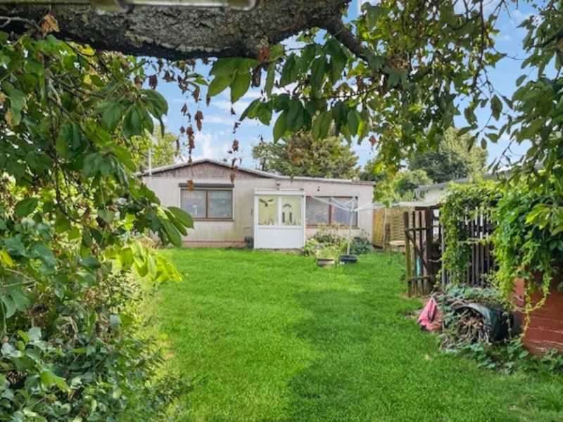 Titelbild - Haus kaufen in Magdeburg - Kleiner Bungalow in Ottersleben / Magdeburg