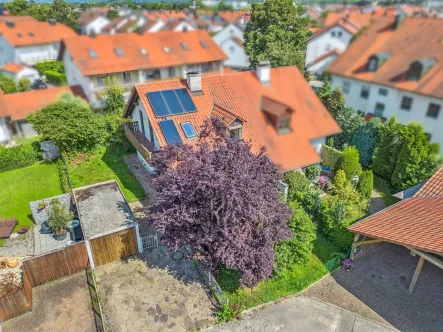 Hausansicht - Haus kaufen in Ergolding - Umfangreich sanierte Doppelhaushälfte in ruhiger Lage von Ergolding