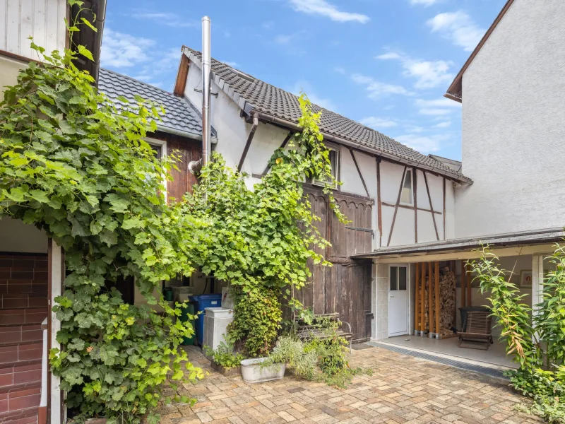 Hauptbild - Haus kaufen in Wetzlar - Traumhaftes Einfamilienhaus mit ländlichem Charme und modernen Akzenten in Wetzlar-Münchholzhausen