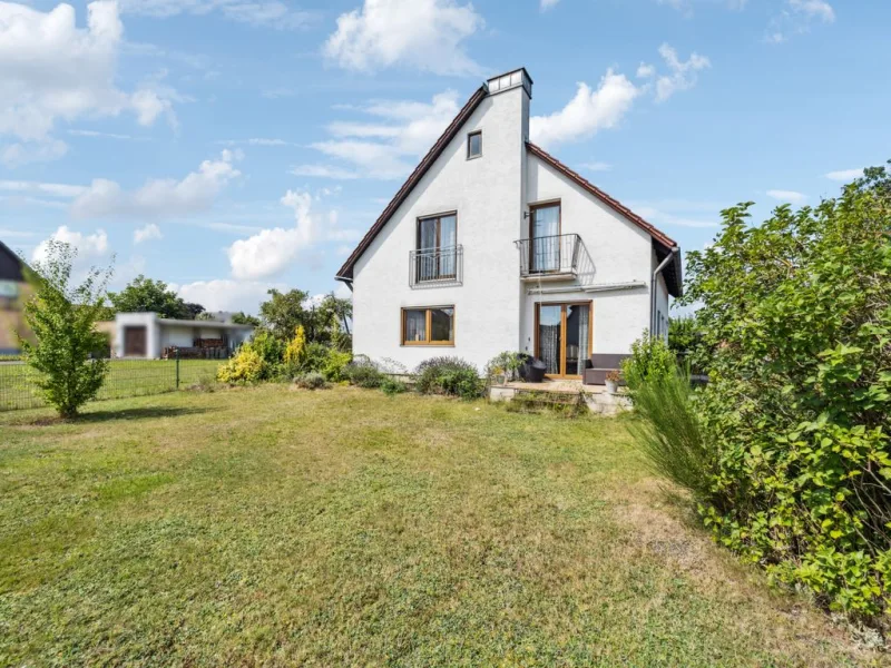 Titelbild - Haus kaufen in Wernberg-Köblitz - Einfamilienhaus mit wunderschönem Garten in Wernberg-Köblitz