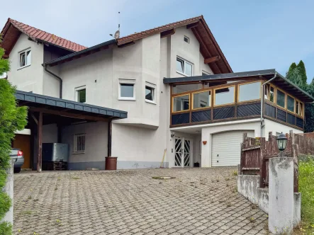 Titelbild - Haus kaufen in Höpfingen - Freistehendes Mehrfamilienhaus für die ganze Familie in Höpfingen ist bereit für neue Eigentümer