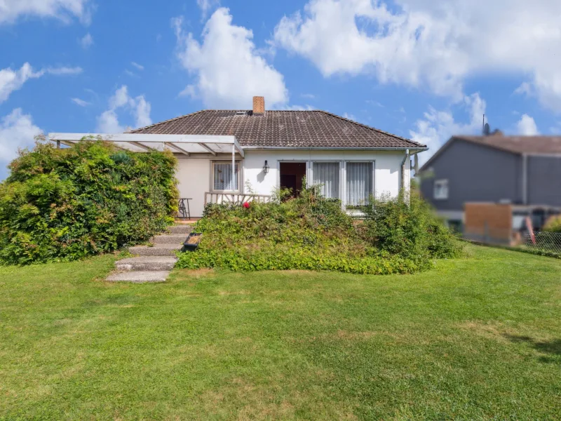 Gartenansicht - Haus kaufen in Grasleben - Schick machen und wohlfühlen! Gemütliches Einfamilienhaus mit Garten und Garage in Grasleben