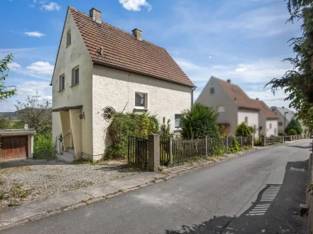 Hausansicht - Haus kaufen in Jena - Gemütliches Einfamilienhaus mit sonnigem Grundstück in Jena