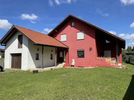 Ansicht West - Haus kaufen in Pilsting - Bauherren Achtung!  Einfamilienhaus bei Pilsting mit separatem Grundstück für Bebauung