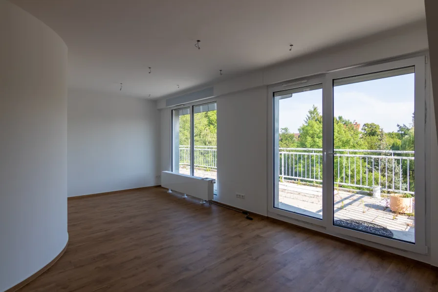 Titelbild - Wohnung kaufen in Königs Wusterhausen - Bezugsfrei &amp; Luxurios! Penthouse mit 3 Zimmern, Balkon und direktem Aufzug in Königs Wusterhausen