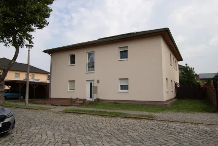 Titelbild - Haus kaufen in Eisenhüttenstadt - Kapitalanlage mit Potential! Vollvermietetes MFH mit 4 Einheiten in guter Lage von Eisenhüttenstadt