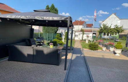 Titelfoto - Haus kaufen in Neunkirchen - Einfamilienhaus in Stadtlage von Neunkirchen