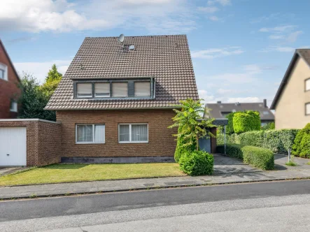 Titelbild - Haus kaufen in Hürth - Gemütliches Einfamilienhaus in bester Lage von Hürth